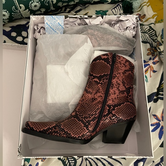 Jeffrey Campbell Cowboy boot in Ruby-pink snakeskin size 8.5 New w/box! - Picture 8 of 10